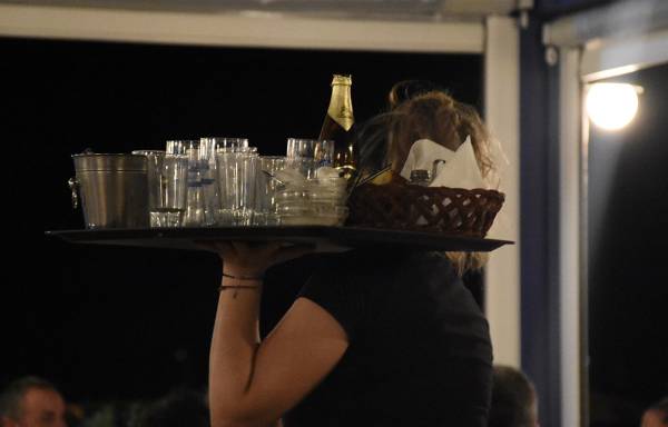 Καλαμάτα: Στη φθινοπωρινή κίνηση προσβλέπουν οι επαγγελματίες εστίασης - Πτώση του τζίρου το καλοκαίρι