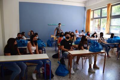 Ξανά δια ζώσης τα μαθήματα σε γυμνάσια και λύκεια από σήμερα