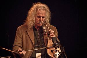 Ο Ρος Ντέιλι μάγεψε την Καλαμάτα με τη λύρα του (βίντεο)