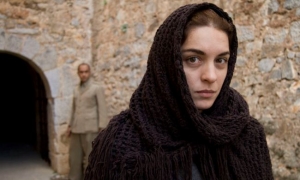 Η Γιούλικα Σκαφιδά εκπαιδεύτρια πιλότων σε νέο σίριαλ του Mega