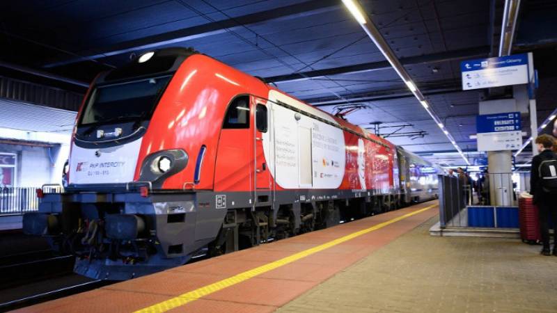 Εκρηξη σε σιδηροδρομική γραμμή οφείλεται σε δολιοφθορά, σύμφωνα με τον πρωθυπουργό Ντ.Τουσκ