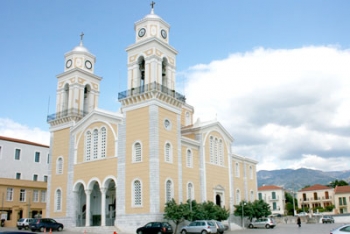 Ετοιμη για τον εορτασμό της Υπαπαντής η Καλαμάτα