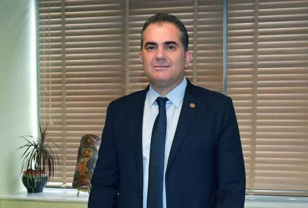 Καθυστερούν οι απαντήσεις Βασιλόπουλου στις ερωτήσεις της αντιπολίτευσης