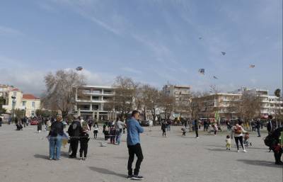 Ο ουρανός γέμισε χαρταετούς στην Παραλία της Καλαμάτας (φωτογραφίες)