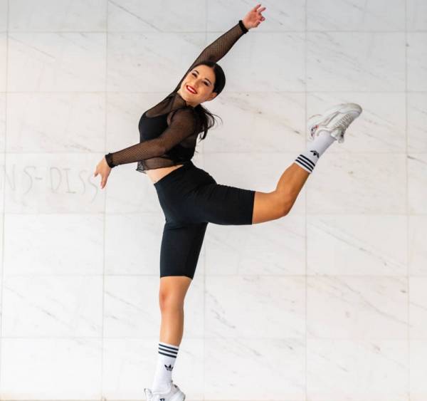 H χορεύτρια – δασκάλα χορού Κατερίνα Πόπορη στην "Ε": “Στην Καλαμάτα έχει ανέβει πολύ ο χορός”