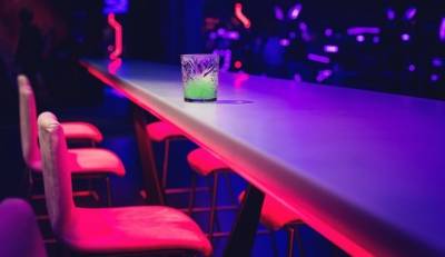 Συγγρού: 32χρονη καταγγέλλει ότι της έβαλαν κάτι στο ποτό και τη βίασαν έξω από κλαμπ