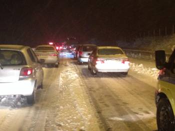 Αποκλεισμένοι στα Παραδείσια λόγω του χιονιού δεκάδες οδηγοί