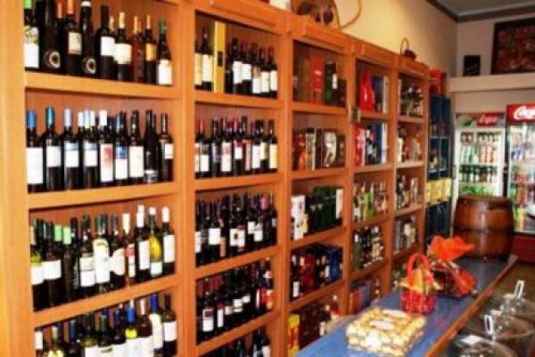 Νεαροί Ρουμάνοι έκλεβαν αλκοολούχα ποτά από σούπερ μάρκετ της Σπάρτης