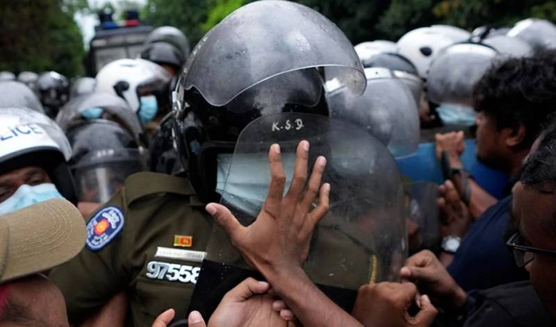 Σρι Λάνκα: Κατεπείγοντα δανεισμό από το ΔΝΤ ζητεί η κυβέρνηση - Βαθιά κρίση στη χώρα