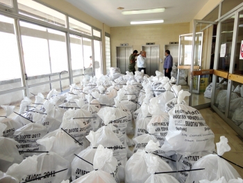 Παραδόθηκαν στους δήμους οι εκλογικοί σάκοι