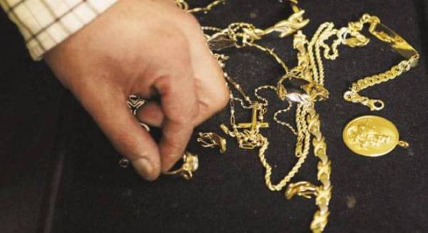 Νεαρός τσιγγάνος έκλεψε κοσμήματα από σπίτι στο Τολό