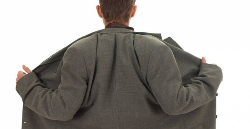 Σπάρτη: Επιδειξίας εισέβαλε γυμνός σε ζαχαροπλαστείο (Βίντεο)