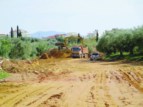 Απομάκρυνση χωμάτων από τον περιφερειακό
