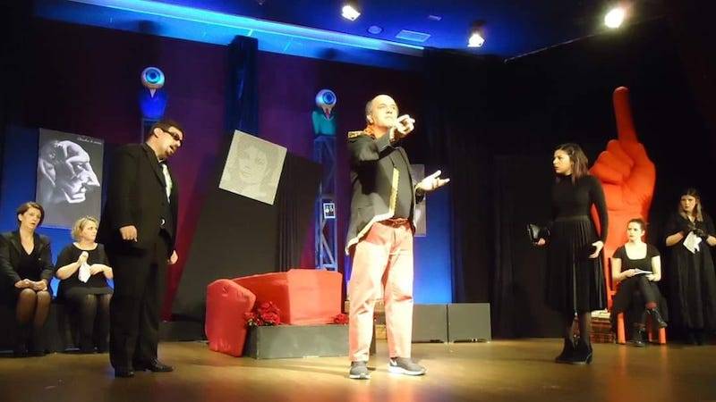 «Λαστιχένιος κόσμος» από τη Θεατρική Ομάδα Μεγαλόπολης απόψε στην Καλαμάτα