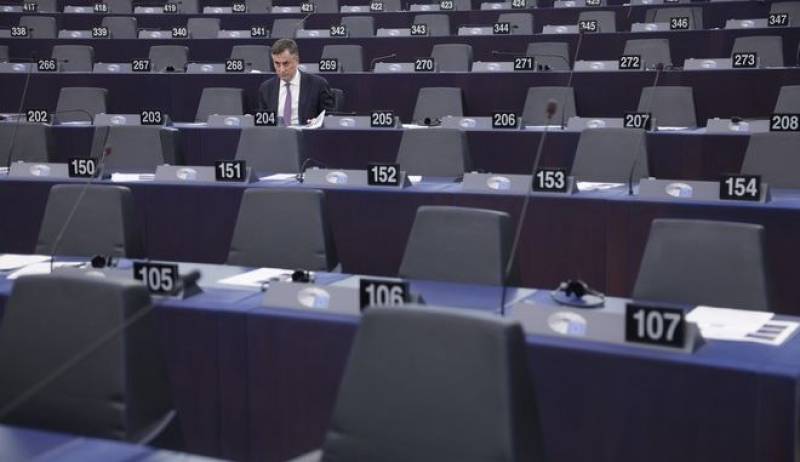 QatarGate: Άρση ασυλίας για τρεις ακόμα ευρωβουλευτές - Τους είχε βάλει στο "κάδρο" ο Παντσέρι (βίντεο)