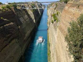 65χρονη επιβάτις ιστιοφόρου παρουσίασε πρόβλημα υγείας στη Διώρυγα της Κορίνθου