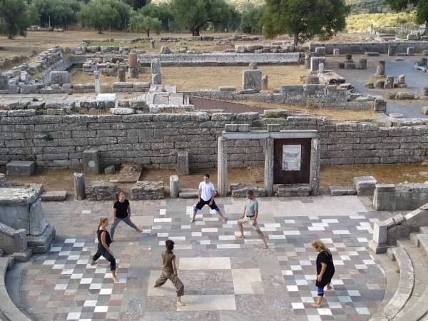 Ο Γιώργος Ηλιόπουλος στην «Ε»: «Μέσα από συνεργασίες το Σχολείο Θεάτρου μεγαλώνει με το χρόνο»