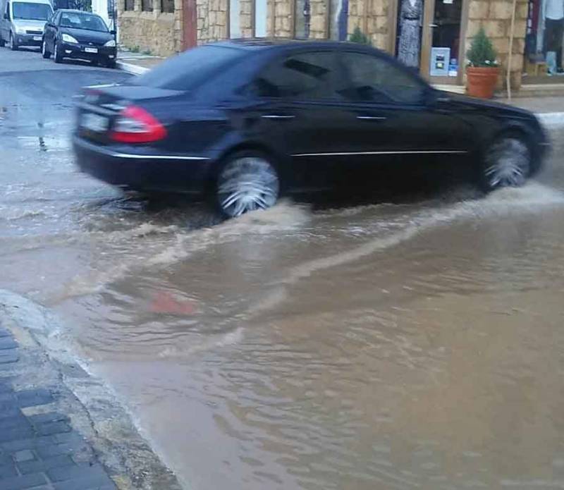Προβλήματα στα Φιλιατρά από την πρωινή καταιγίδα (βίντεο-φωτογραφίες)
