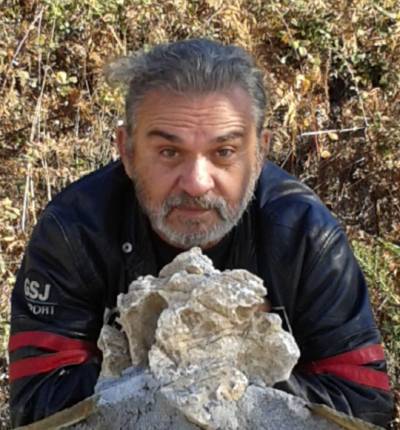 Ο Κώστας Χαλκιάς στην «Ε» για το «Το κλουβί με τις τρελές»