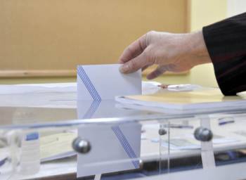 Φλερτ και έρωτες με τις ψήφους της Χρυσής Αυγής