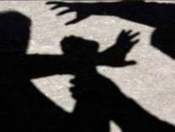 Καταγγελία για εκβιασμό και ξυλοδαρμό στο δρόμο