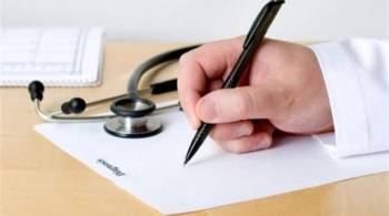 Συνελήφθη Τριπολιτσιώτης γιατρός με «βουνό» από πλαστές συνταγές