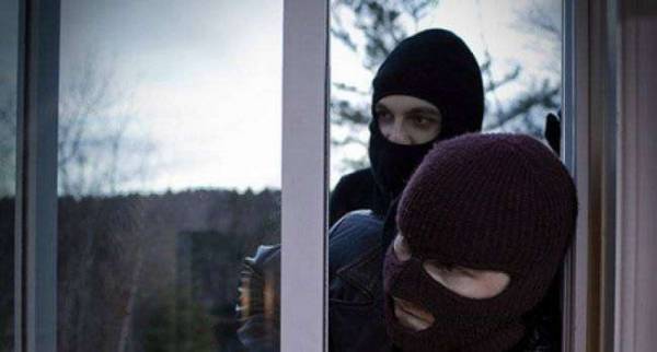 Τρεις κουκουλοφόροι λήστεψαν ηλικιωμένο στο Κρυονέρι Μεγαλόπολης