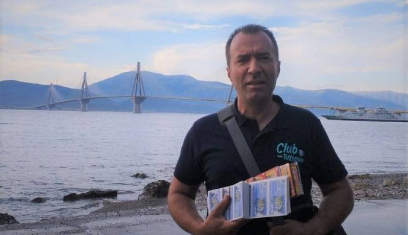 Χρήστος Καραθανάσης: Ο λαχειοπώλης της Πάτρας με το "χρυσό" χέρι