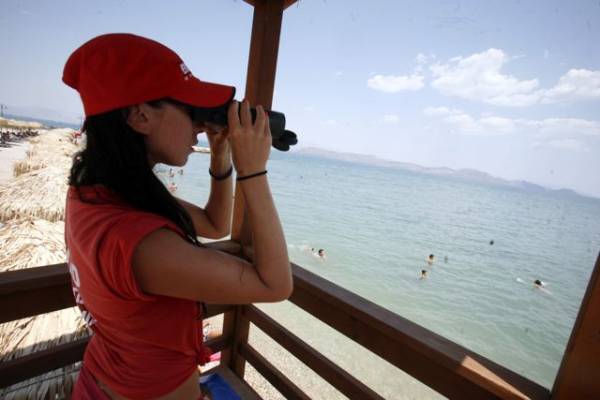 Πρόστιμα σε επαγγελματίες για απουσία ναυαγοσώστη στη Δυτική Μάνη