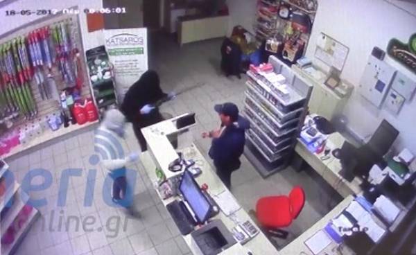 Κάμερα ασφαλείας κατέγραψε τη ληστεία στο βενζινάδικο στην Καλαμάτα (βίντεο)