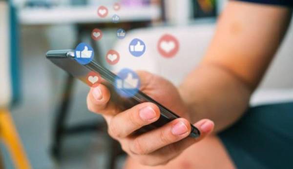 “Ψεύτικα προφίλ”: Οι απάτες στα κοινωνικά δίκτυα εξελίσσονται συνεχώς