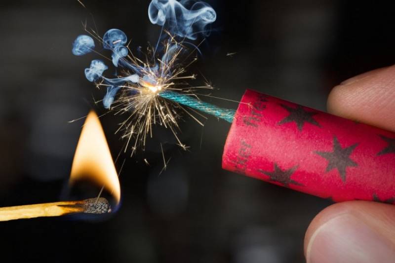 Πέλλα: Πουλούσε βεγγαλικά σε κατάστημα παπουτσιών