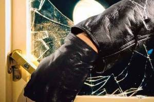 Διάρρηξη 3 καταστημάτων στους Γαργαλιάνους