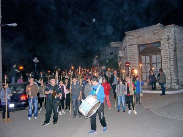 Εντυπωσιακές και φέτος οι Λαμπαδηδρομίες στο Διαβολίτσι