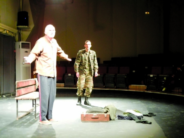 "Οι Φίλοι του Θεάτρου": Επίσημη πρεμιέρα για την παράσταση "Μας συγχωρείτε, διακοπή"