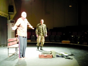 "Οι Φίλοι του Θεάτρου": Επίσημη πρεμιέρα για την παράσταση "Μας συγχωρείτε, διακοπή"