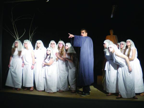 Από το Θεατρικό Ομιλο του Λυκείου: "Ικέτιδες" του Αισχύλου στη Μεσσήνη