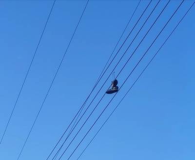 Παπούτσια στα καλώδια