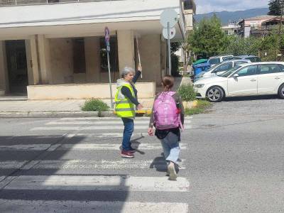 Οι... διπλοθεσίτισσες και η κοροϊδία