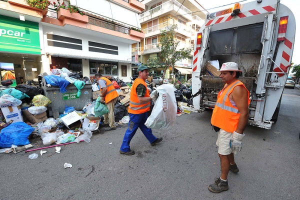 Σε ιδιώτες η καθαριότητα της Καλαμάτας μετά τη μαζική συνταξιοδότηση δημοτικών υπαλλήλων