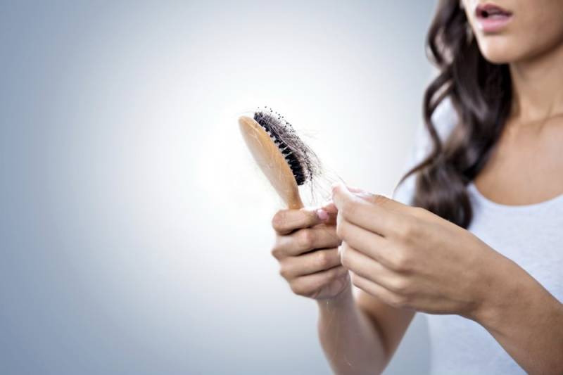 Εποχιακή Τριχόπτωση: Αίτια – Συμπτώματα – Αντιμετώπιση