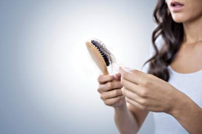 Εποχιακή Τριχόπτωση: Αίτια – Συμπτώματα – Αντιμετώπιση