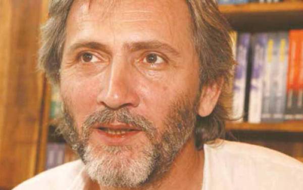 Συνάντηση στο "Βιβλιόπολις" με τον Γιάννη Καλπούζο