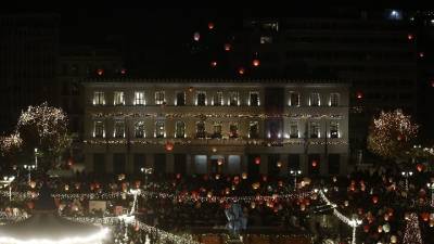 Στον ουρανό της Αθήνας 3.000 φαναράκια για τη «Νύχτα των Ευχών»