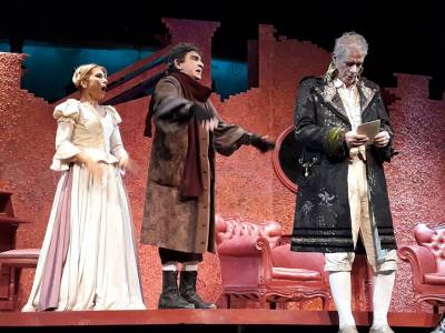 ΔΗΠΕΘΕΚ: Ξαναρχίζουν οι παραστάσεις του έργου «Απατεών» (Ο Φιάκας)