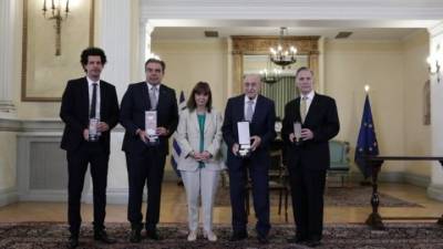 Η ΠτΔ παρασημοφόρησε τέσσερις επιφανείς Έλληνες