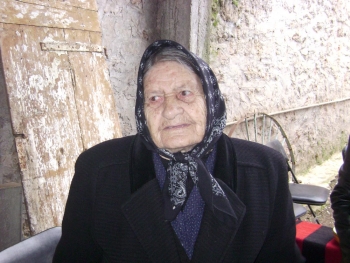 Πάτησε τα 100... και φτιάχνει παστό η Κωνσταντίνα Νικολοπούλου στα Φιλιατρά!