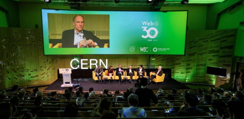 Ο πατέρας του Web πούλησε τον κώδικα του WWW έναντι 5,4 εκατ. ευρώ