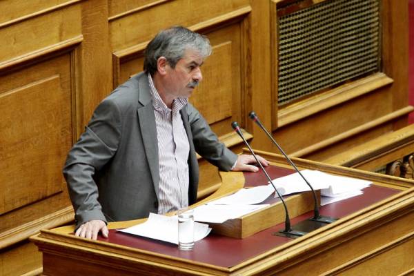 Πετράκος: "Ναι" σε συμφωνία με τους δανειστές, αλλά "όχι" σε οποιαδήποτε συμφωνία