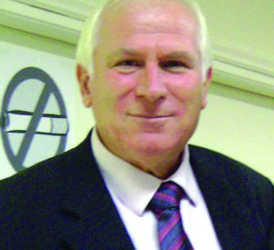 Καλκαβούρας σε Κόλλια: “Περισσότερο χρόνο στο καφενείο από το δημαρχείο”